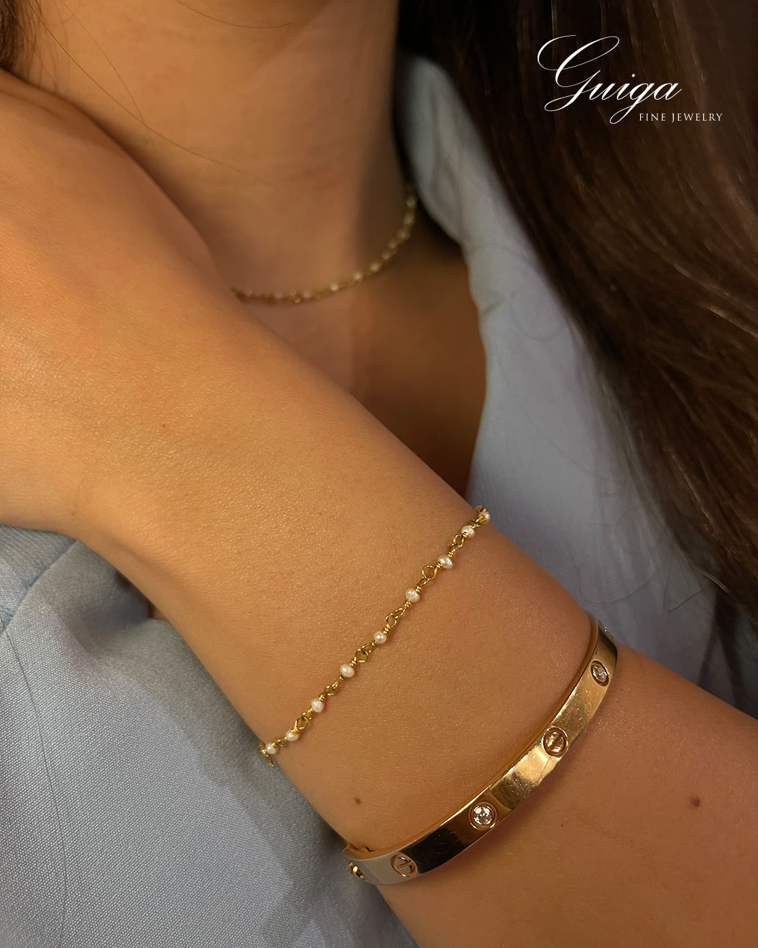 Model - Connected pearls bracelet