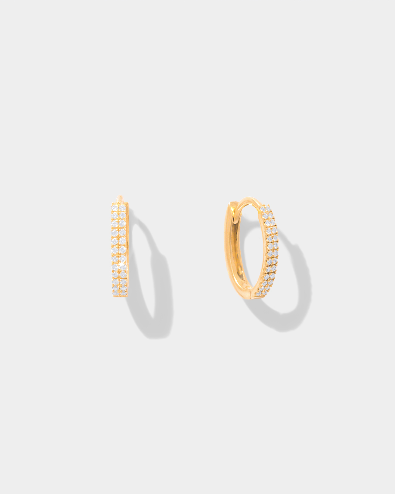 Pr - Oval huggy diamond earrings
